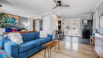 Smart TV, books, stereo