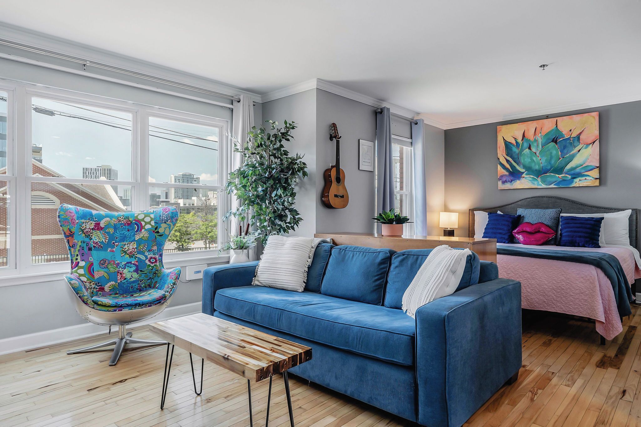 Smart TV, books, stereo