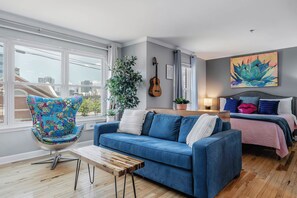 Smart TV, books, stereo