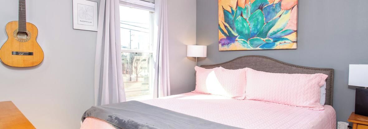 1 Schlafzimmer, Schreibtisch, Bügeleisen/Bügelbrett, Reisekinderbett