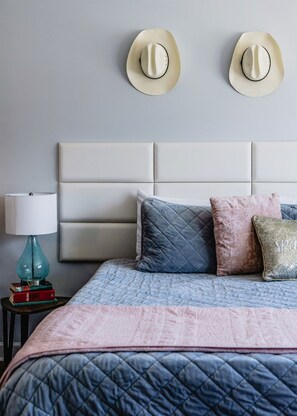 1 bedroom, desk, iron/ironing board, travel cot - Walk 2 Bars|Free Parking|Balcony (Nashville)