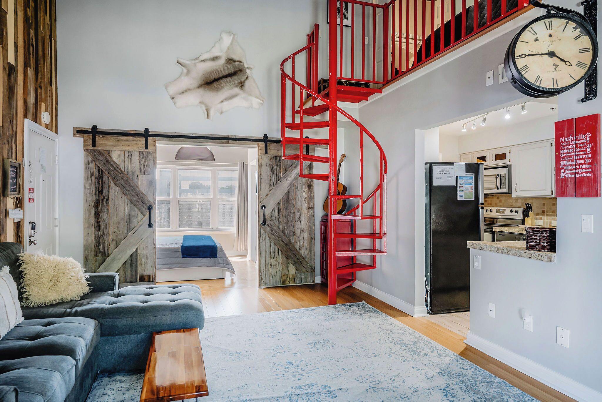 智能電視、DVD 播放機、書籍、音樂庫