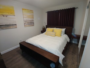 4 habitaciones, tabla de planchar con plancha y cuna de viaje