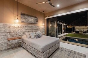 4 bedrooms, desk, iron/ironing board, travel cot - Daily Housekeeping, Beach club membership, private pool, Outdoor rancho,  and space for  up to 20 guests (tamarindo)