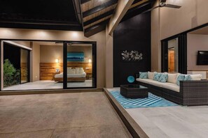 4 habitaciones, escritorio y tabla de planchar con plancha 