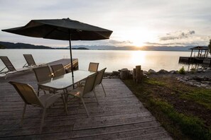 Outdoor dining - Old Goat Inn, Wonderful Cottage on Flathead Lake (Somers)