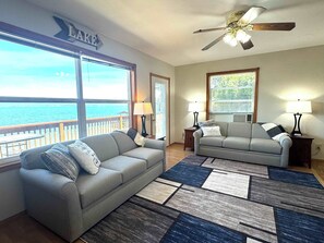 TV, offices - Old Goat Inn, Wonderful Cottage on Flathead Lake (Somers)