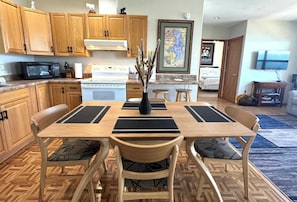 Dining - Old Goat Inn, Wonderful Cottage on Flathead Lake (Somers)
