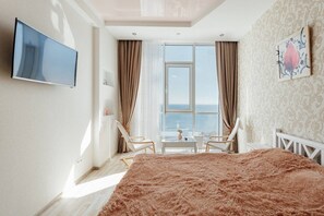 3 chambres, coffre-fort, fer et planche à repasser, lit de bébé portatif