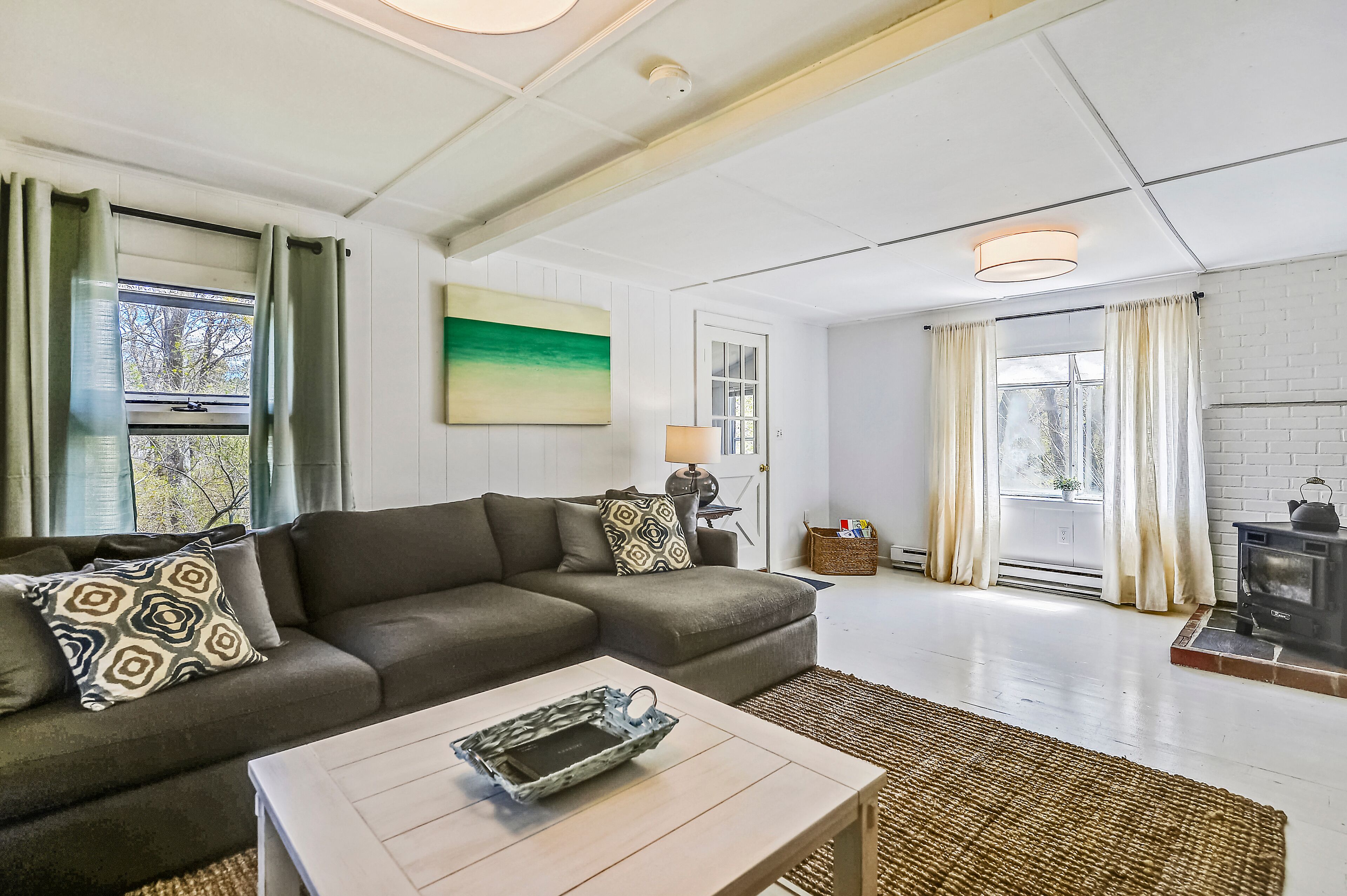 家庭村舍 | 客厅 | 平板电视、壁炉