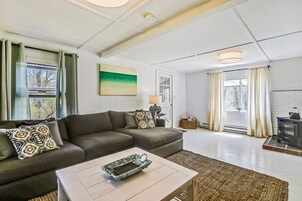 Family Cottage | Living room | Flat-screen TV, fireplace