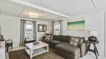 Familjestuga | Vardagsrum | Platt-tv och eldstad