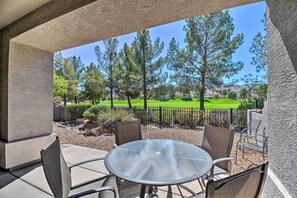 Outdoor dining - Gated Golf community, 3 Bedrooms-2 Bath, Central location, w/ views of South MTN (Phoenix)
