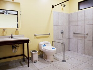 Shower, towels, soap, shampoo - Vivens Bed & Breakfast Sarchi (Sarchí Sur)