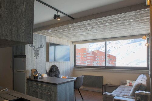 Rare in Les Menuires, beautifully renovated 3-room apartment with ski-in ski-out