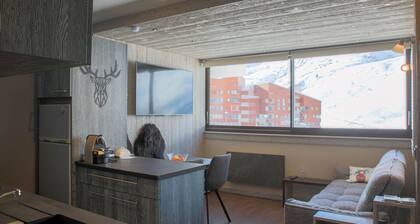 Rare aux Menuires, appartement 3 piÚces magnifiquement rénové et skis aux pieds