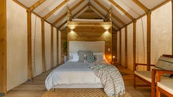Premium bedding, minibar, individually decorated, individually furnished