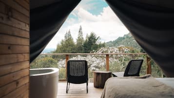 Glamp 1 | Roupas de cama premium, frigobar, individualmente decorados