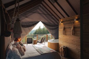 Premium Tent | Premium bedding, minibar, individually decorated, individually furnished