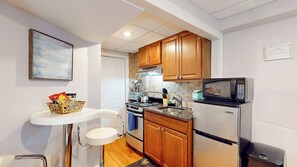 Micro-ondas, fogão, cooktop, cafeteira/chaleira