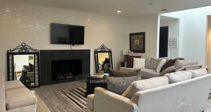 Beverly Hills Private Mediterranean Estate 90210 8 Bd 9.5 Bth 8 Ensuite 5950SqFt