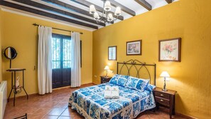 14 habitaciones, tabla de planchar con plancha, cuna de viaje y wifi 