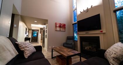 Luxury Blue Mountain Home - steps from the village