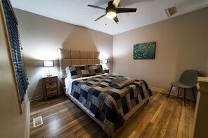 2 chambres, fer et planche à repasser, Wi-Fi, draps fournis