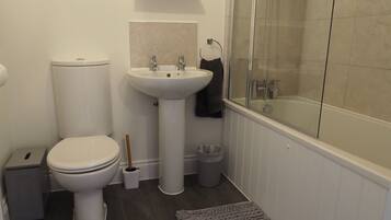 家庭平房, 私人浴室, 庭園景觀 | 浴室