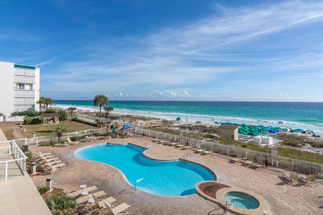 室外游泳池，恒温泳池