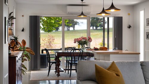 Wayward Cottage - Pet Friendly Haven with Free Wi-Fi!