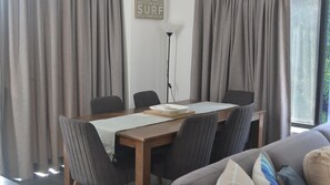 Dining - Nineteen On Gregory G02 - Slow M'Ocean - Linen Supplied (SOUTH WEST ROCKS)