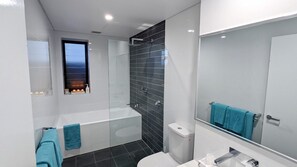 Bathtub, toilet paper - Nineteen On Gregory G02 - Slow M'Ocean - Linen Supplied (SOUTH WEST ROCKS)