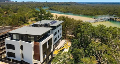 Nineteen On Gregory G02 - Slow M'Ocean - Linen Supplied