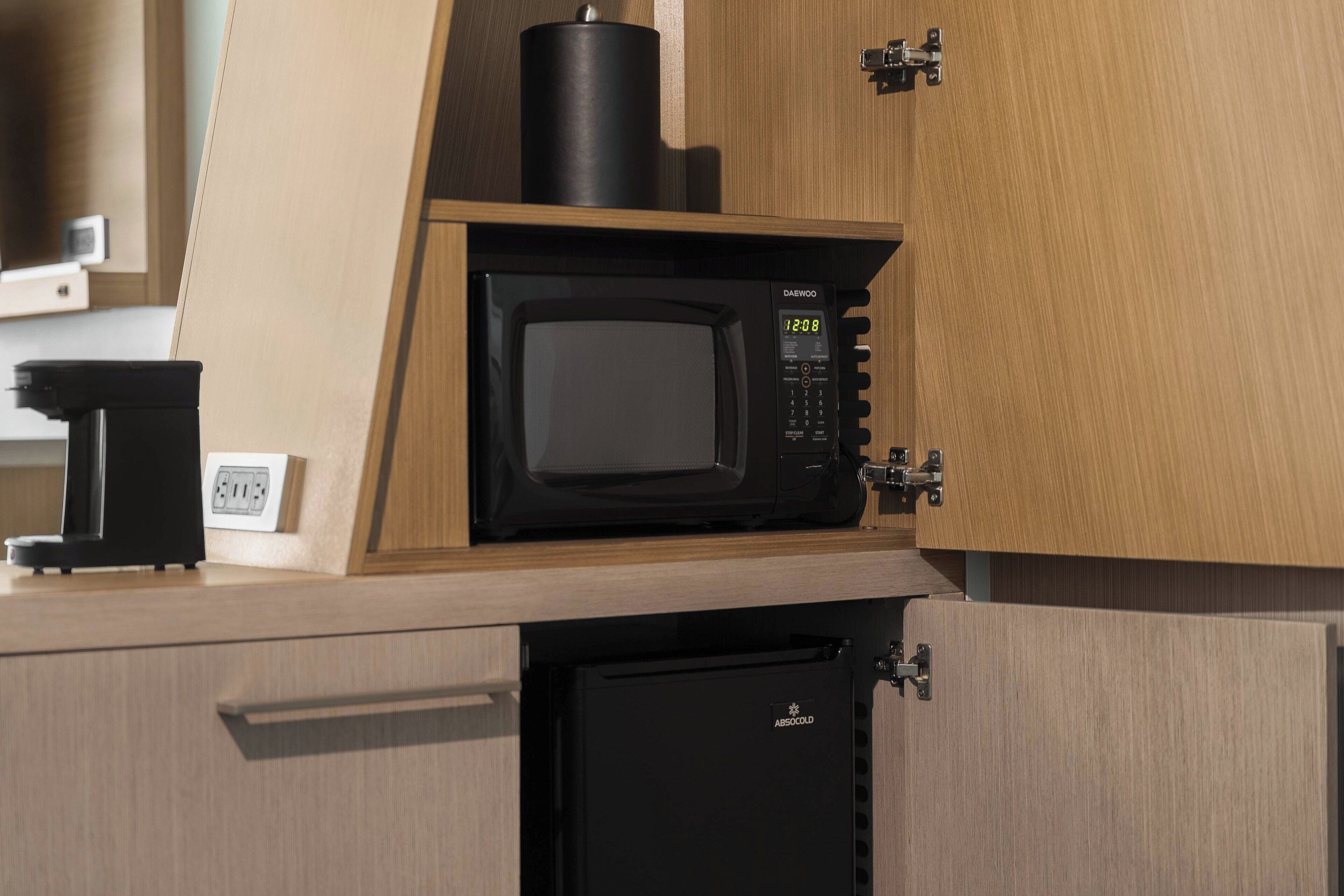 1 bedroom, premium bedding, desk, laptop workspace