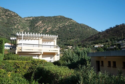 Le Lavandou, One-bedroom + cabin to rent for 4/5 people at La Fossette ;   250 m from the beach,...