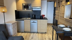 Fridge, dishwasher, cookware/dishes/utensils