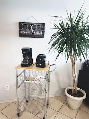 Comfort Apartment, 1 Queen Bed with Sofa bed (540) | Coffee and/or coffee maker