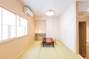 Japanese Room- Family