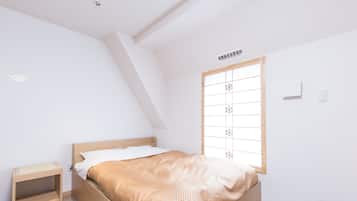 Quadruple Room | Desk, soundproofing, free WiFi, bed sheets