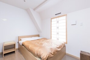 مكتب وتجهيزات عازلة للصوت وواي فاي مجانًا وملاءات أسرّة