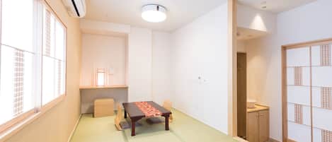 Japanese Room- Family | Desk, soundproofing, free WiFi, bed sheets