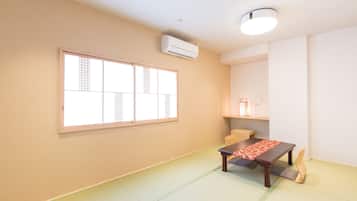 Habitación tradicional (Family Room, Japanese Style) | Escritorio, sistema de insonorización, wifi gratis y ropa de cama