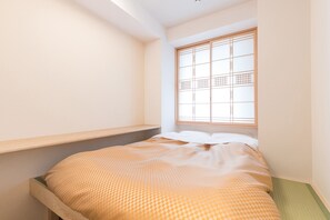 Desk, soundproofing, free WiFi, bed sheets - Wa Style Tokyo (Kawaguchi)