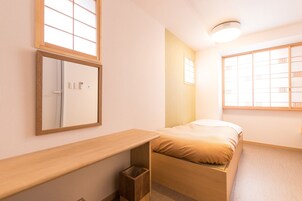 Twin Room | Desk, soundproofing, free WiFi, bed sheets