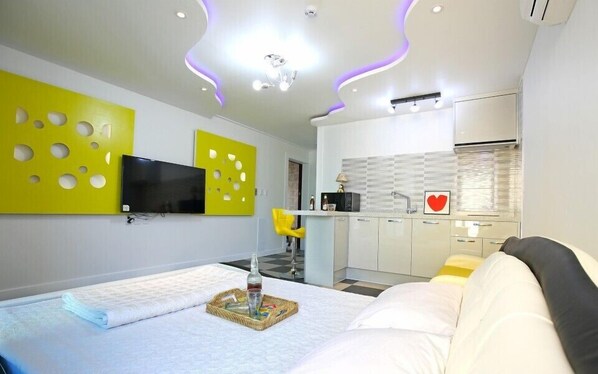 Red 102 Room