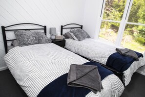 House, 4 Bedrooms, Mountain View