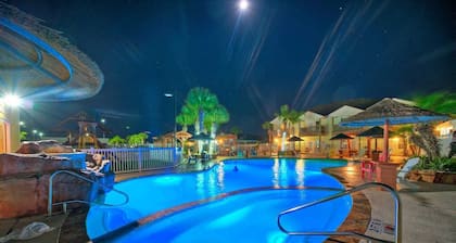 Pirates Bay, Poolfront 2 Kings + 4 twins, Blackouts, boat parking, pets OK