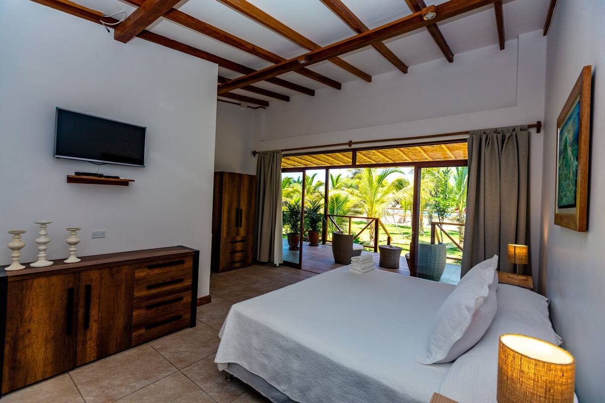 Premium Studio Suite | WiFi (free), bed sheets