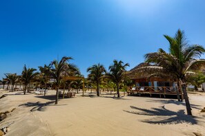 On the beach, white sand -  Hotel Punta Camarón Bungalows & Suites (Zorritos)
